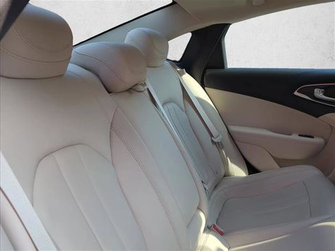 Used 2017 Chrysler 200 Limited Platinum image 23
