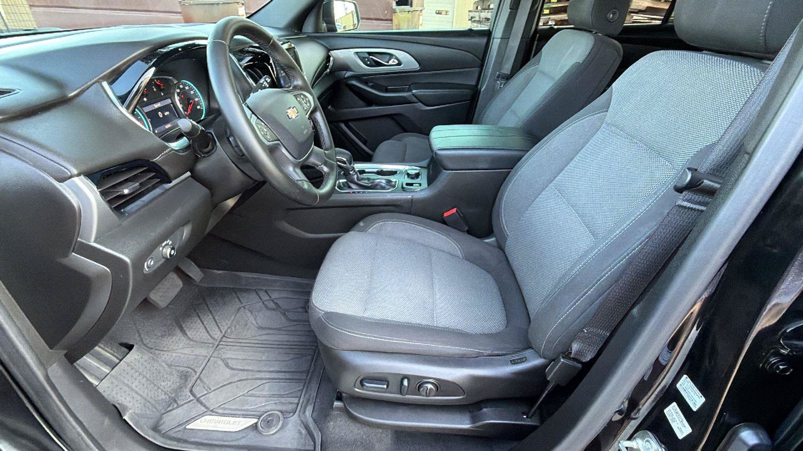 Used 2023 Chevrolet Traverse LT FWD image 16