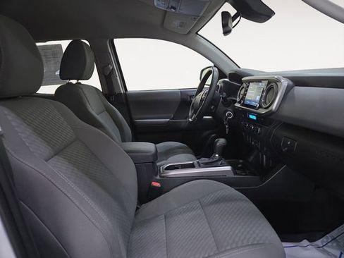 Used 2021 Toyota Tacoma SR5 AWD/4WD image 15