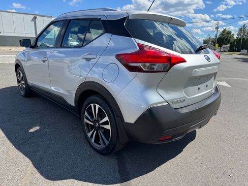 Used 2019 Nissan Kicks SV FWD image 3