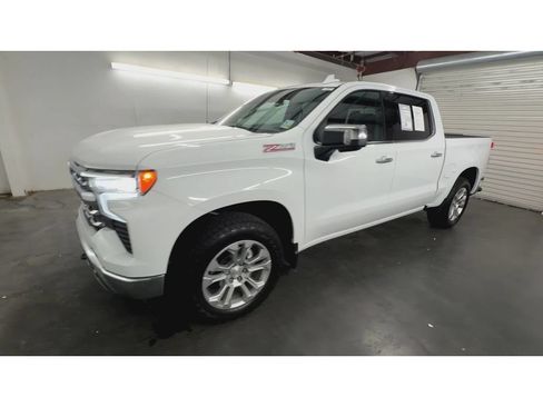 Used 2025 Chevrolet Silverado 1500 LTZ AWD/4WD image 4