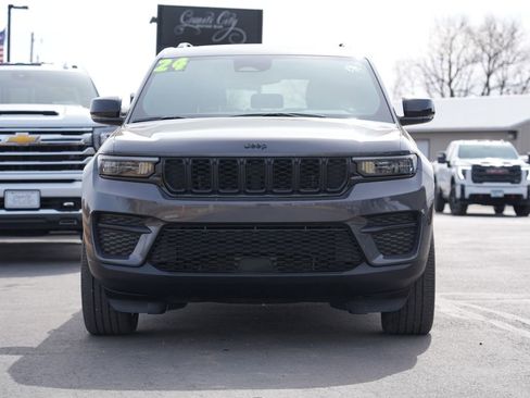 Used 2024 Jeep Grand Cherokee Altitude image 8