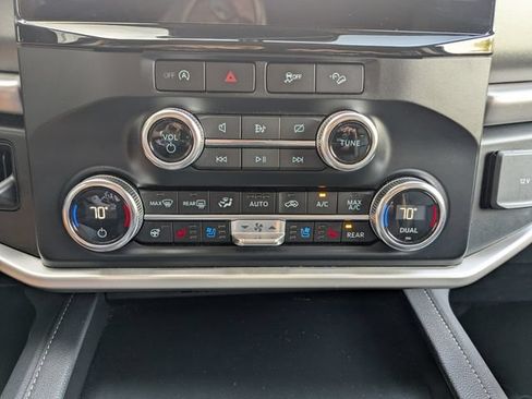 Used 2024 Ford Expedition Max XLT AWD/4WD image 3