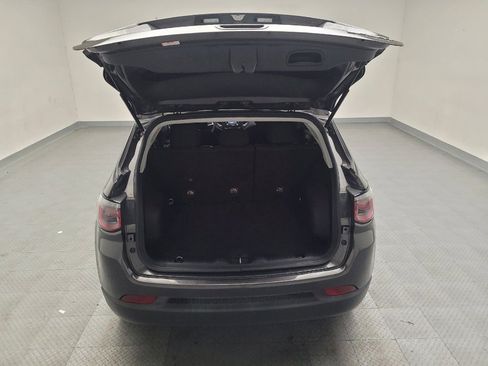 Used 2018 Jeep Compass Sport image 29