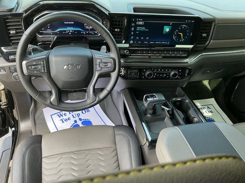 Used 2025 Chevrolet Silverado 1500 ZR2 w/ Technology Package image 10