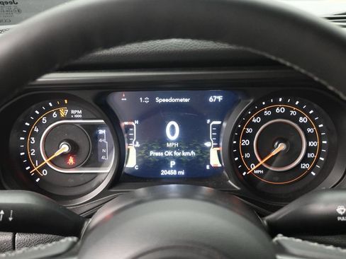 Used 2025 Jeep Gladiator Sport AWD/4WD image 11