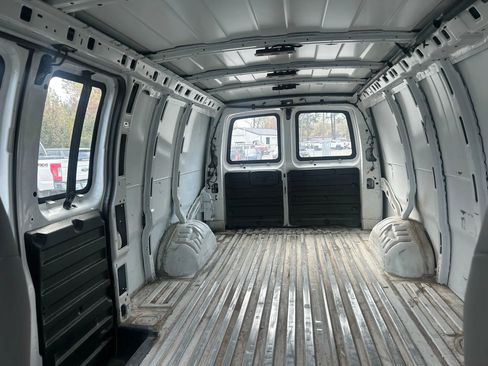 Used 2020 GMC Savana 2500 Extended w/ Enhanced Convenience Package image 15