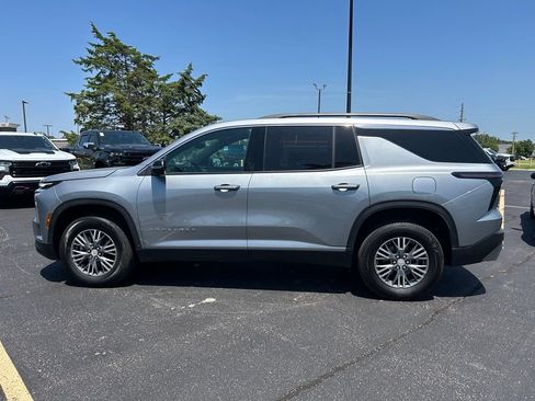 Used 2026 Chevrolet Traverse LT w/ Driver Confidence Package FWD image 4