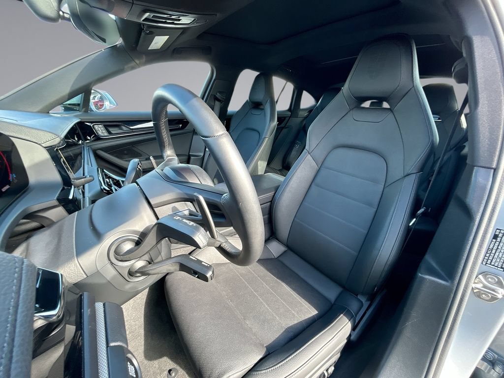 Used 2026 Porsche Panamera w/ Premium Package RWD image 18