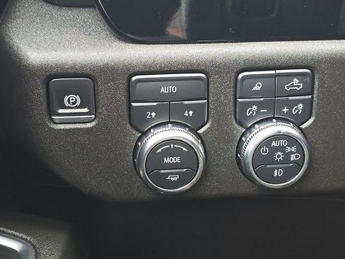 Used 2024 GMC Sierra 1500 SLT image 40