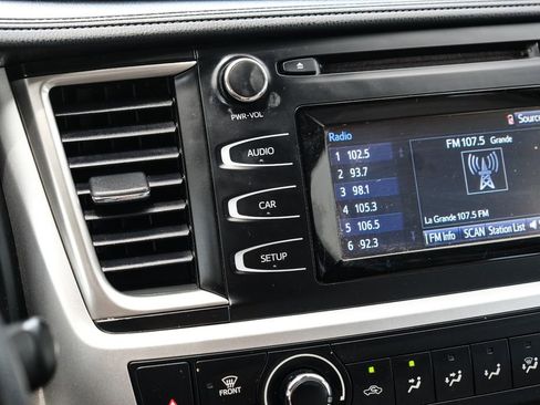 Used 2019 Toyota Highlander LE FWD image 20