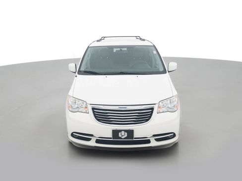 Used 2013 Chrysler Town & Country Touring FWD image 2