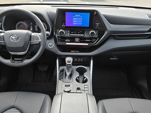 Certified 2026 Toyota Highlander XSE AWD/4WD image 19