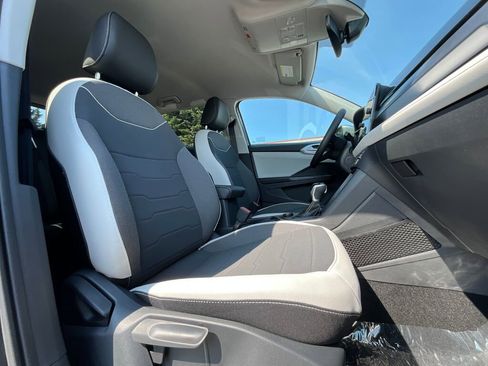 New 2025 Volkswagen Taos SE image 11