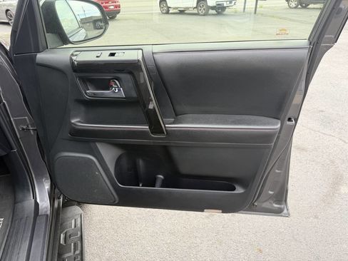 Used 2015 Toyota 4Runner Trail image 17