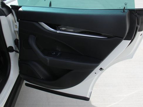 Used 2020 Maserati Levante S image 32