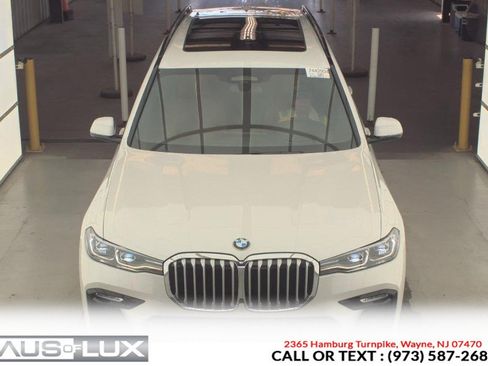 Used 2022 BMW X7 xDrive40i w/ M Sport Package AWD/4WD image 3