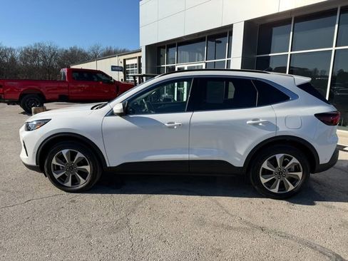 Used 2024 Ford Escape Platinum w/ Premium Technology Package image 4