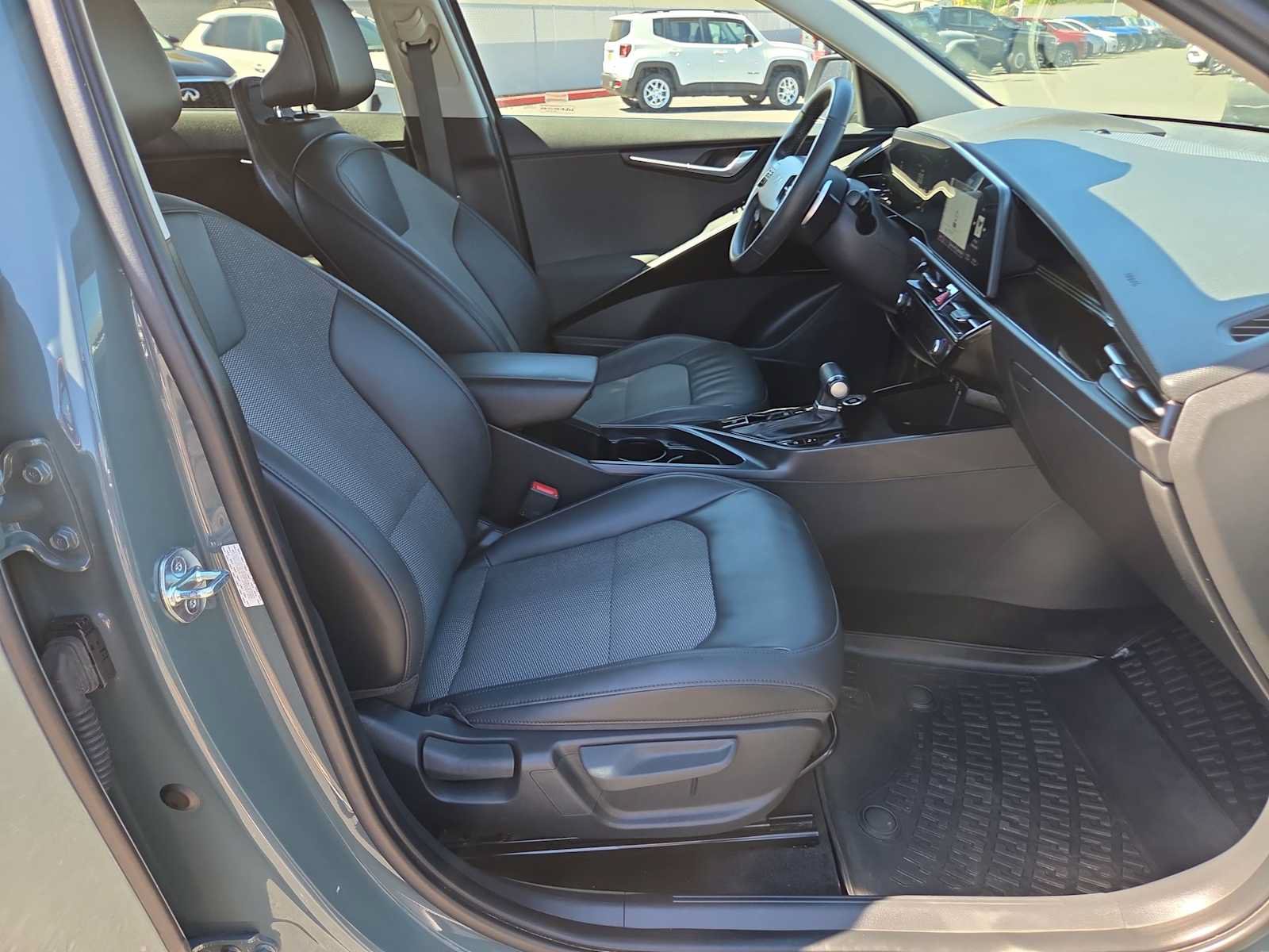 Used 2023 Kia Niro EX FWD image 22