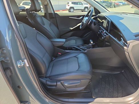 Used 2023 Kia Niro EX FWD image 22