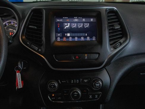 Used 2021 Jeep Cherokee Latitude image 4