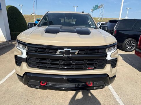 Used 2022 Chevrolet Silverado 1500 LT Trail Boss w/ LT Trail Boss Premium Package AWD/4WD image 2