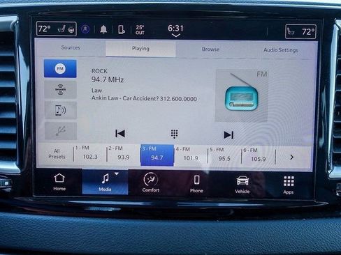 Used 2023 Chrysler Pacifica Touring-L image 22