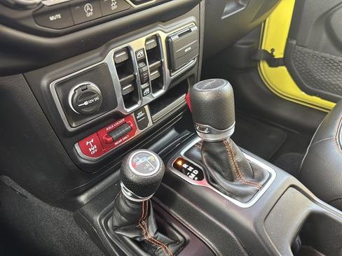 Used 2023 Jeep Gladiator Mojave w/ Cold Weather Group image 25