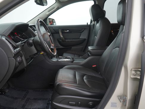 Used 2014 GMC Acadia SLT image 26