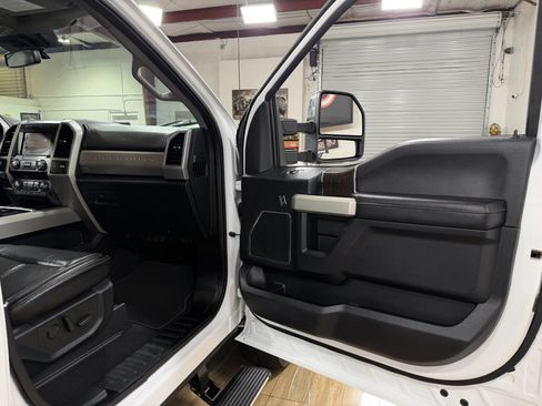 Used 2020 Ford F250 Lariat w/ Lariat Ultimate Package AWD/4WD image 19