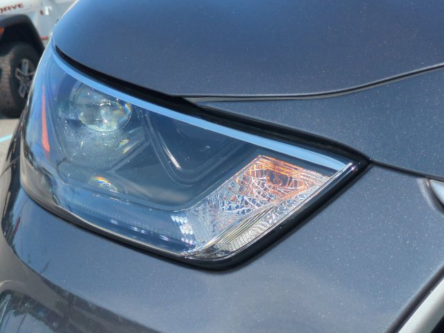Used 2023 Toyota Highlander XLE AWD/4WD image 10