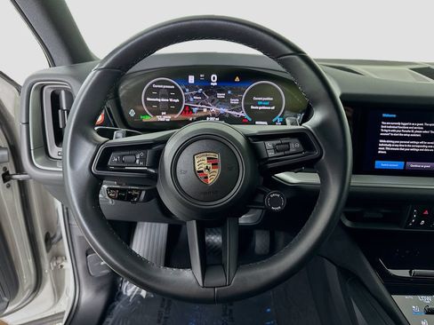 Certified 2025 Porsche Cayenne AWD/4WD image 12