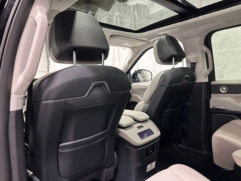 Used 2025 Lincoln Navigator Reserve image 46