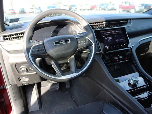 Used 2023 Jeep Grand Cherokee Altitude AWD/4WD image 4