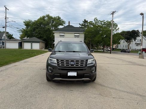 Used 2016 Ford Explorer XLT w/ Equipment Group 202A AWD/4WD image 2