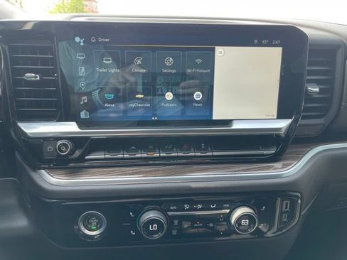 Used 2022 Chevrolet Silverado 1500 LT AWD/4WD image 19