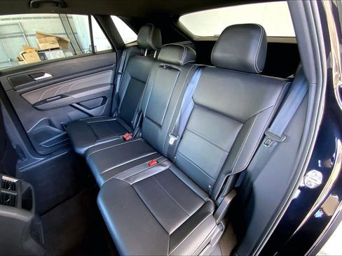 Used 2023 Volkswagen Atlas Cross Sport SE image 42