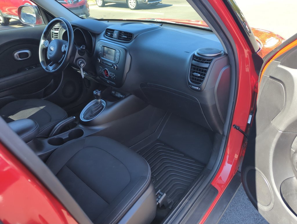 Used 2017 Kia Soul + w/ Designer's Package FWD image 33