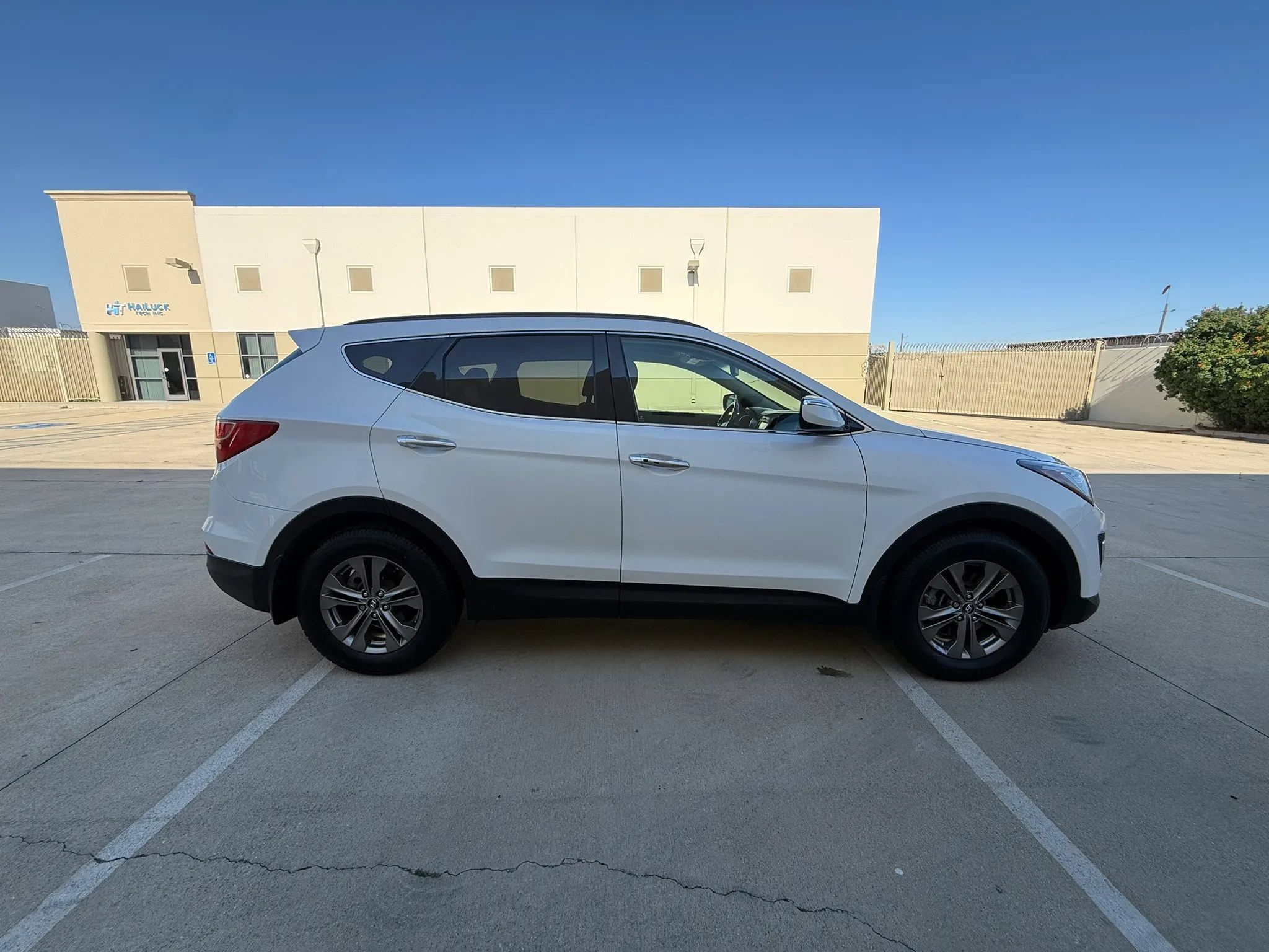 Used 2014 Hyundai Santa Fe Sport w/ Technology Package 04 AWD/4WD image 4