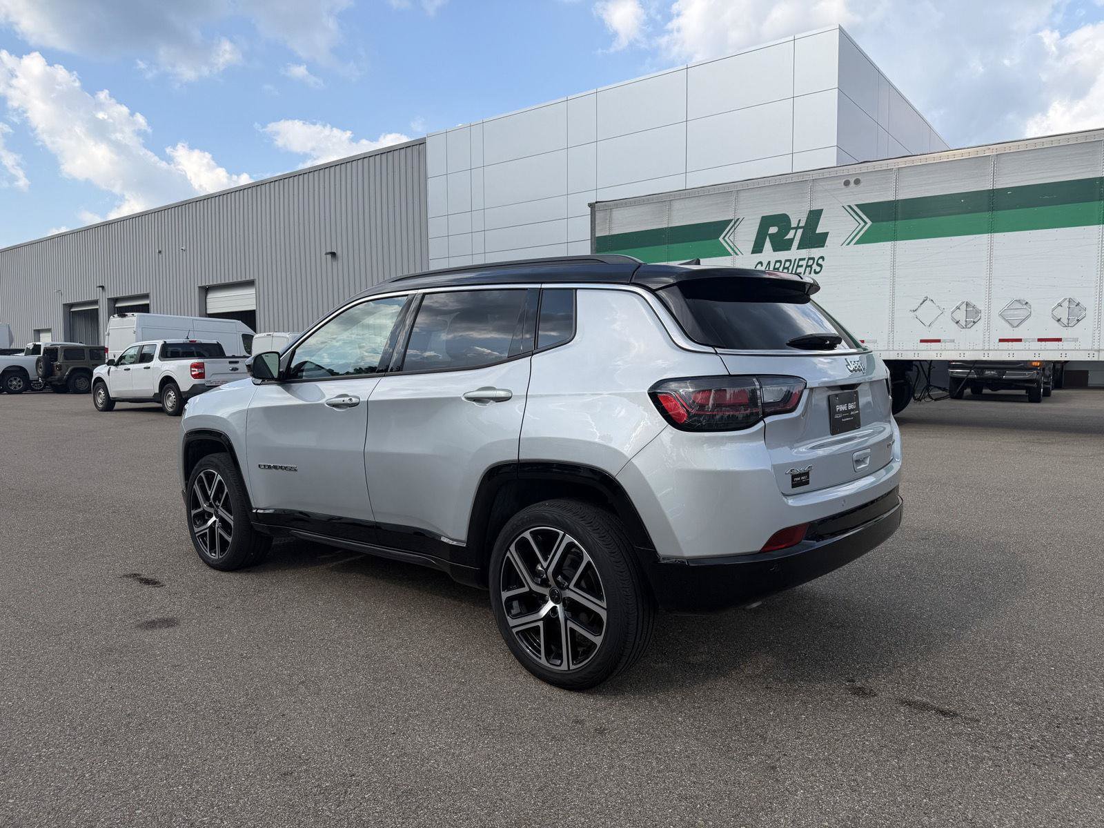 Certified 2025 Jeep Compass Limited w/ Elite Group AWD/4WD image 4