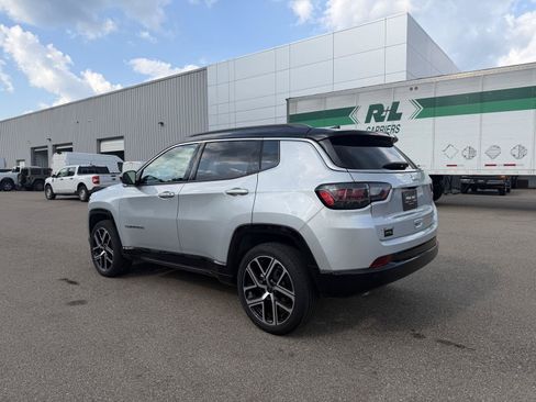 Certified 2025 Jeep Compass Limited w/ Elite Group AWD/4WD image 4