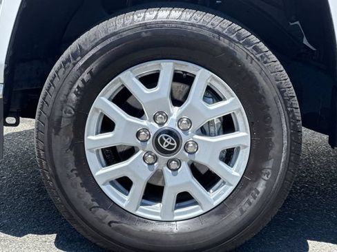Used 2024 Toyota Tacoma SR5 w/ SR5 Upgrade Package AWD/4WD image 24