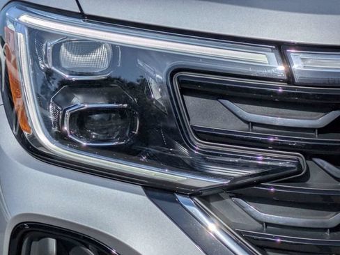 Certified 2025 Volkswagen Atlas Cross Sport SE AWD/4WD image 10