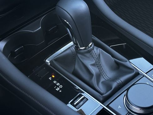 New 2026 MAZDA MAZDA3 Hatchback w/Premium Plus Pkg image 17