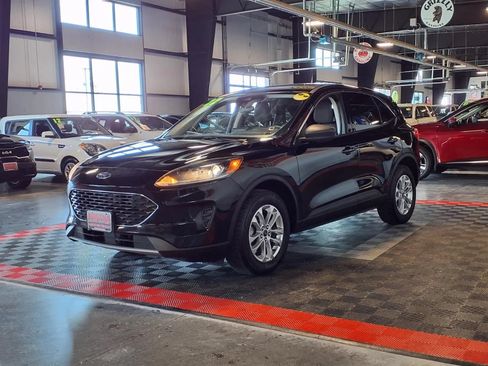 Used 2022 Ford Escape SE w/ Cold Weather Package AWD/4WD image 3