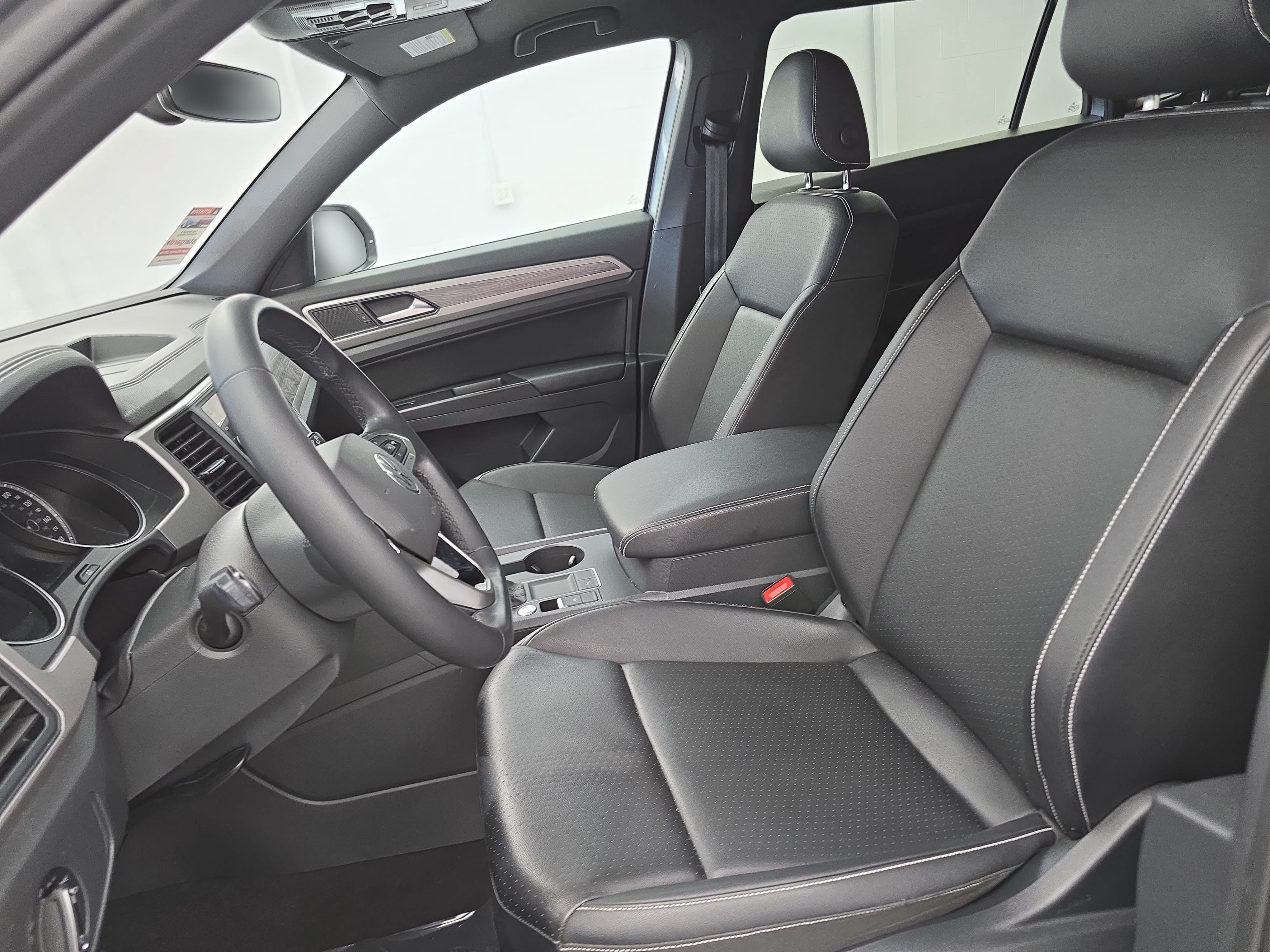 Used 2020 Volkswagen Atlas Cross Sport SE w/ Panoramic Sunroof Package FWD image 15