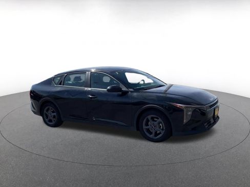 Used 2025 Kia K4 FWD image 2
