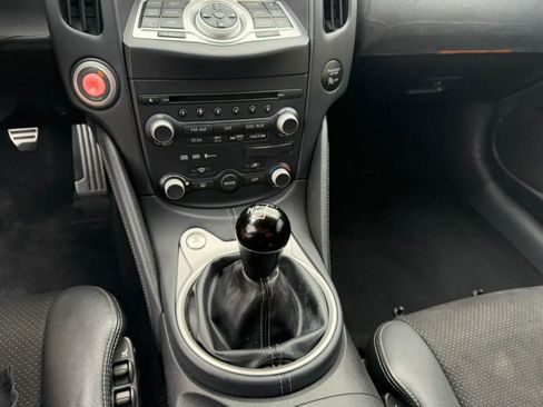 Used 2009 Nissan 370Z Touring RWD image 13