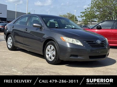 Used 2009 Toyota Camry LE FWD image 1