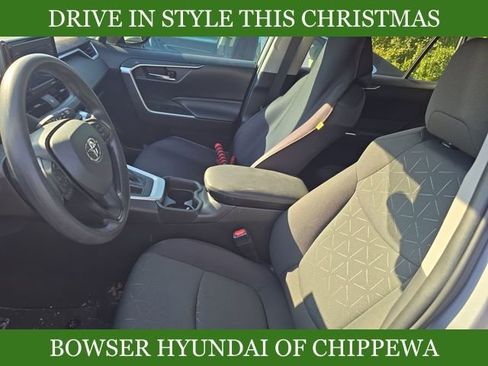 Used 2021 Toyota RAV4 XLE image 9